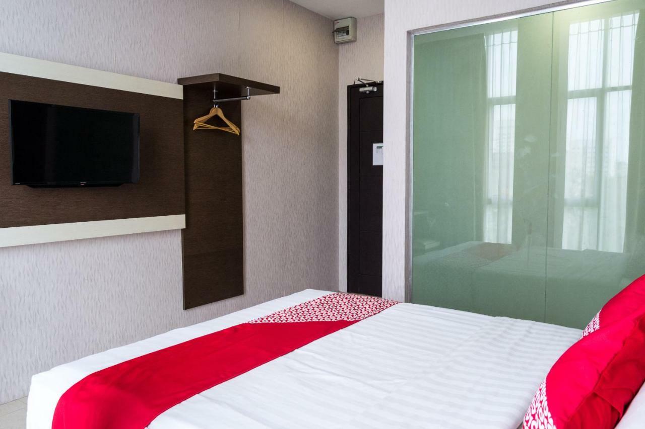 Oyo 676 Hotel Osaka Batam Екстер'єр фото