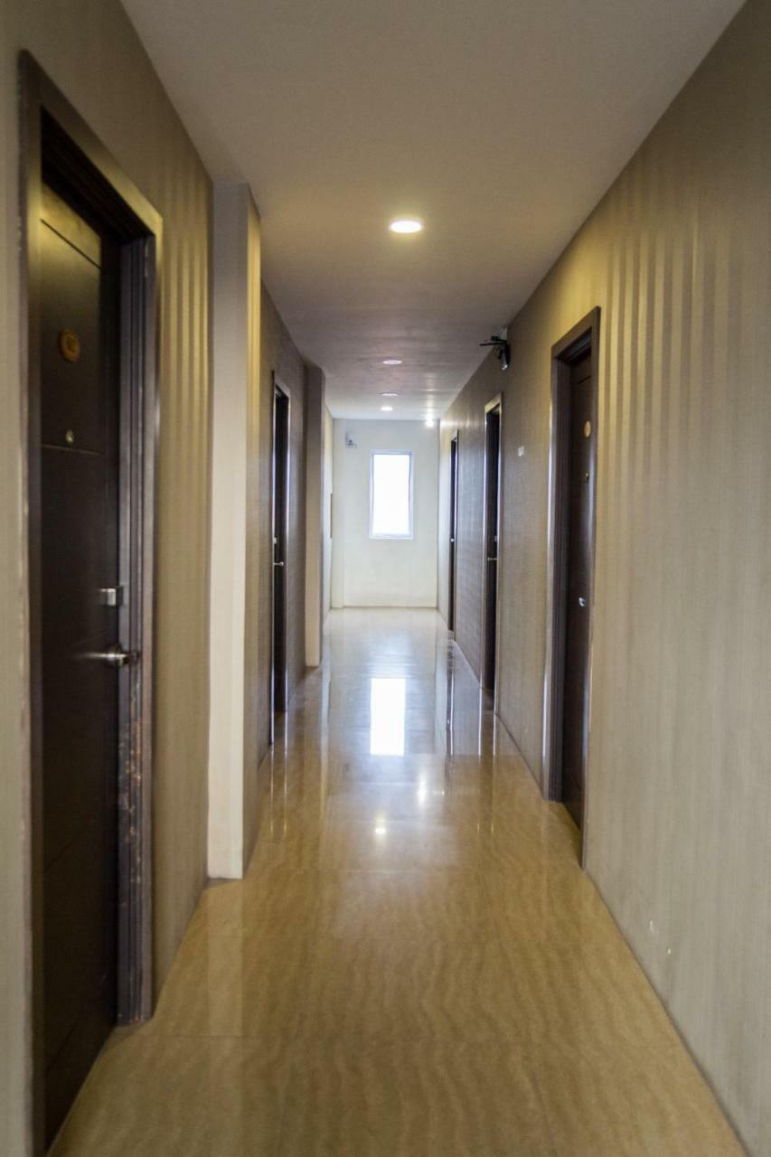 Oyo 676 Hotel Osaka Batam Екстер'єр фото